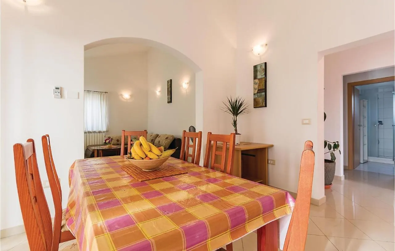 Nice Home In Liznjan With Outdoor Swimming Pool