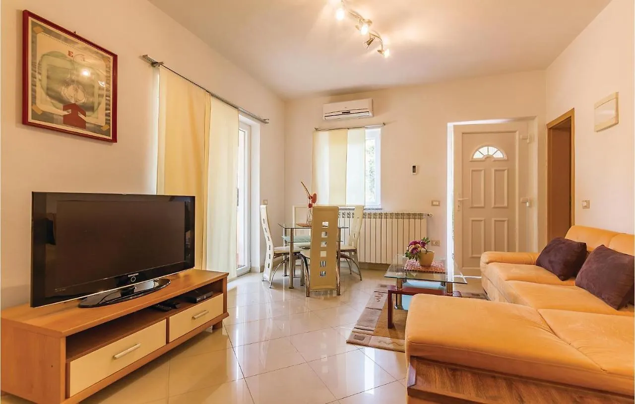 Nice Home In Liznjan With Outdoor Swimming Pool 0*,
