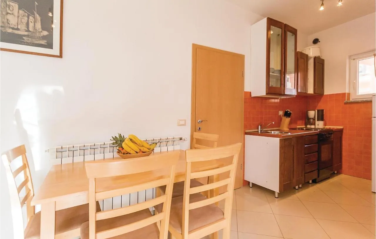 Nice Home In Liznjan With Outdoor Swimming Pool