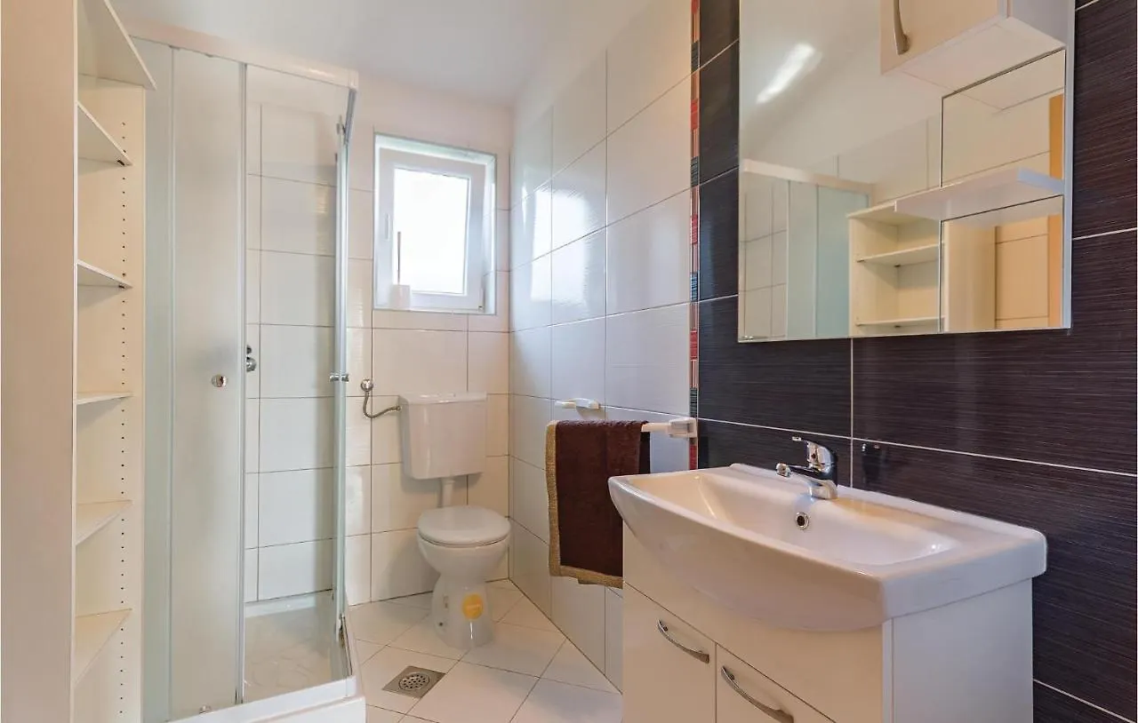 Nice Home In Liznjan With Outdoor Swimming Pool 0*,