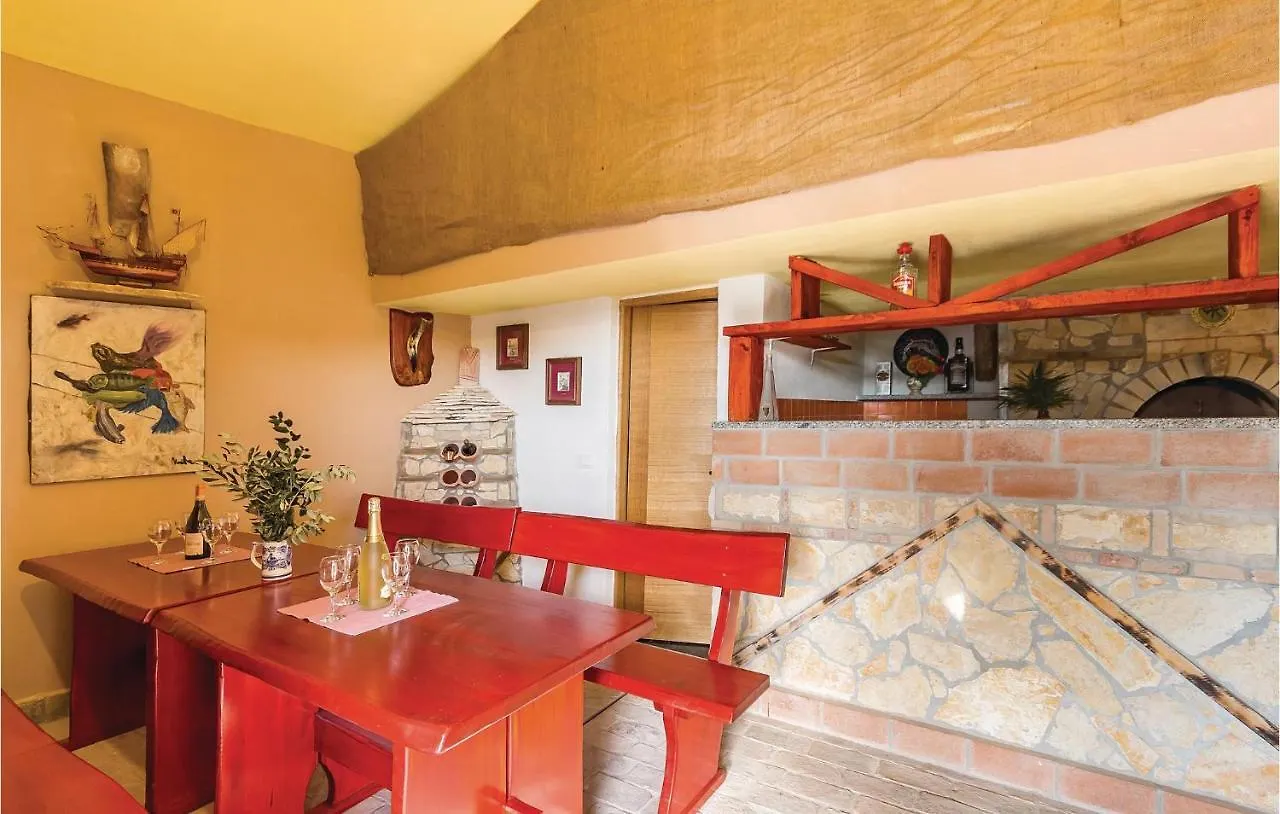 Nice Home In Liznjan With Outdoor Swimming Pool 0*,