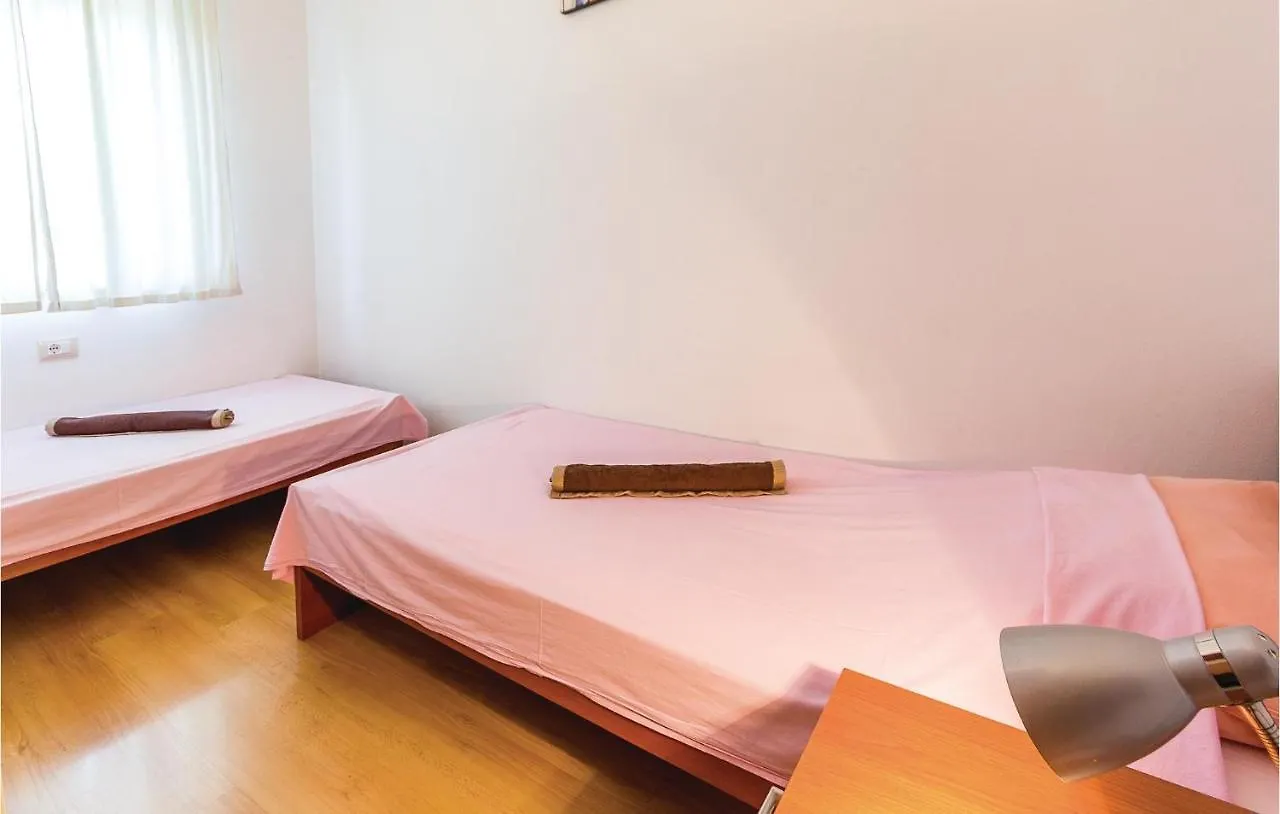 Holiday home Nice Home In Liznjan With Outdoor Swimming Pool