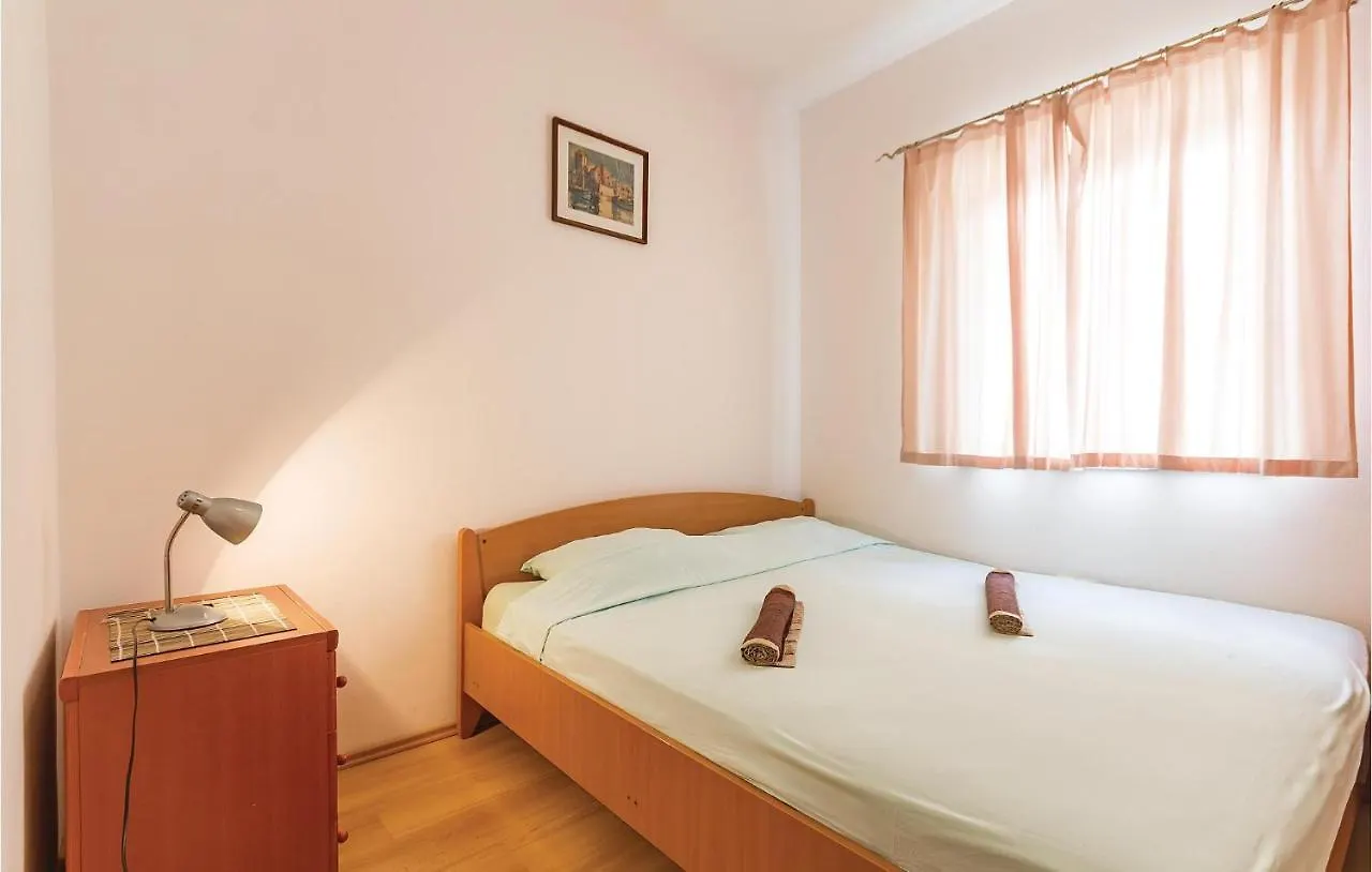 Nice Home In Liznjan With Outdoor Swimming Pool