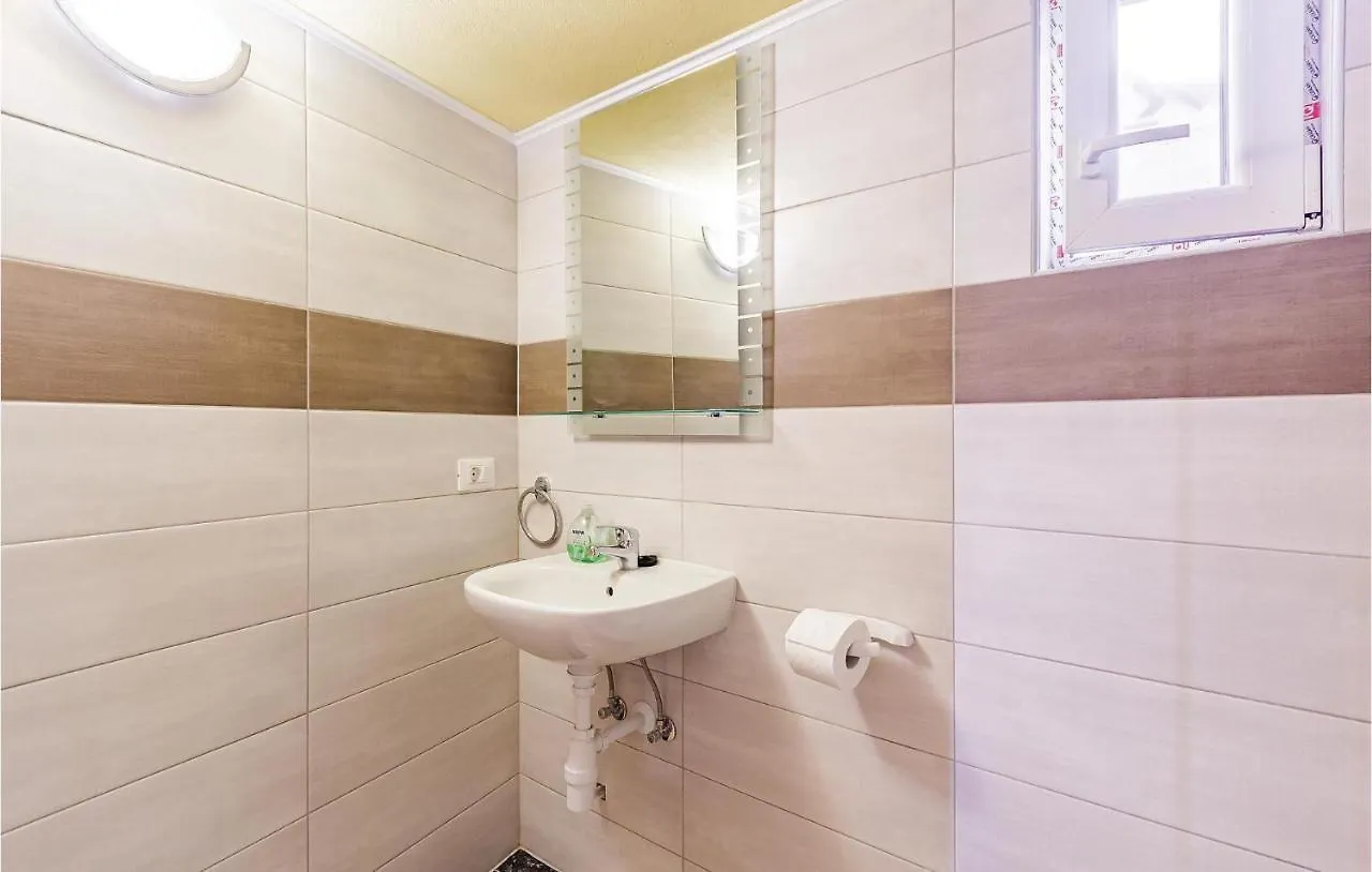 Nice Home In Liznjan With Outdoor Swimming Pool