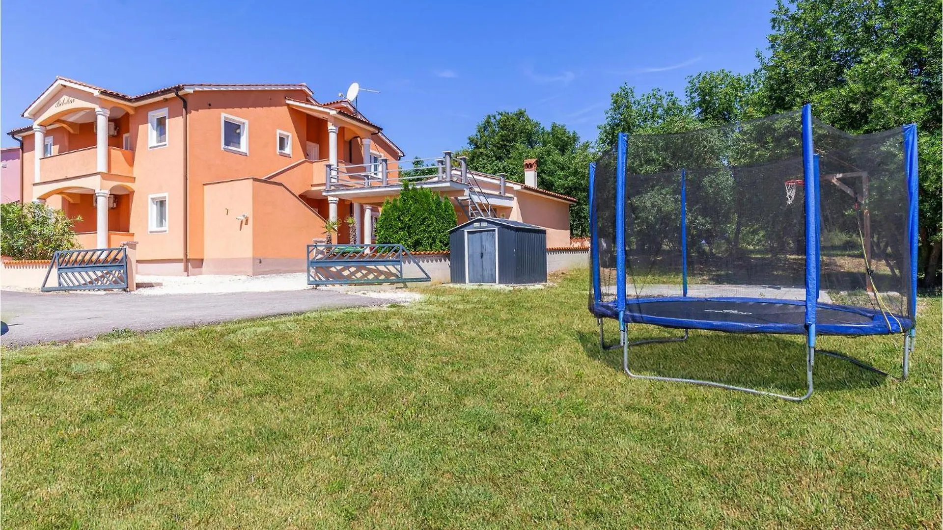 Nice Home In Liznjan With Outdoor Swimming Pool Holiday home